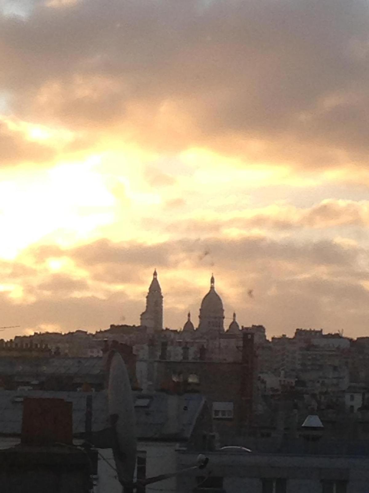3 Business Rooftop View To Montmartre Apartment Paris